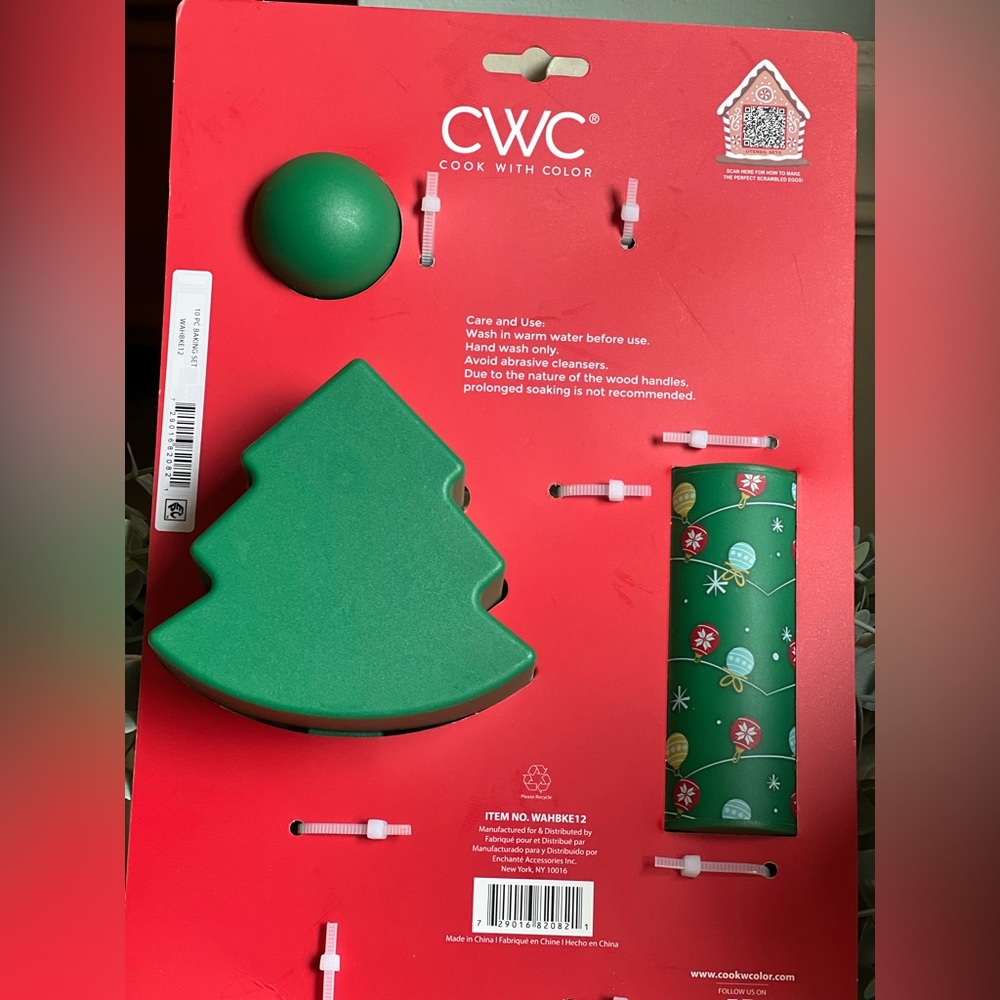 CWC Holiday Baking Set with Green and Red Accents - Picture 2 of 2